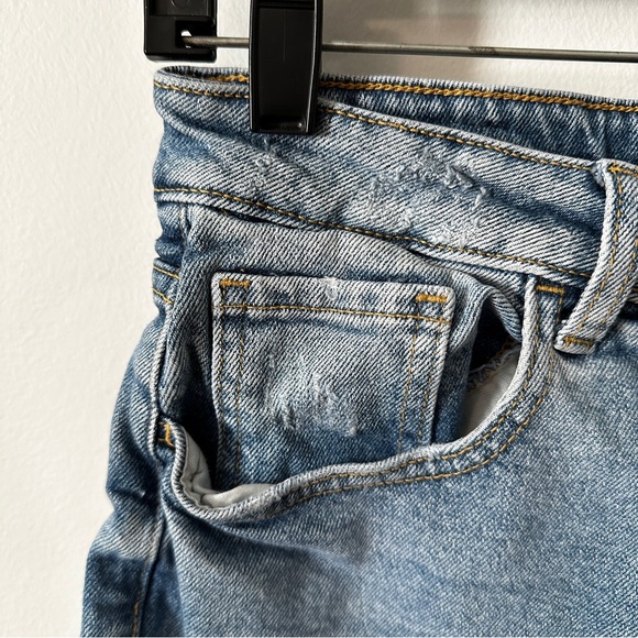 CELLO | Women’s Medium Wash Denim Midi Shorts size Medium - Picture 4 of 6